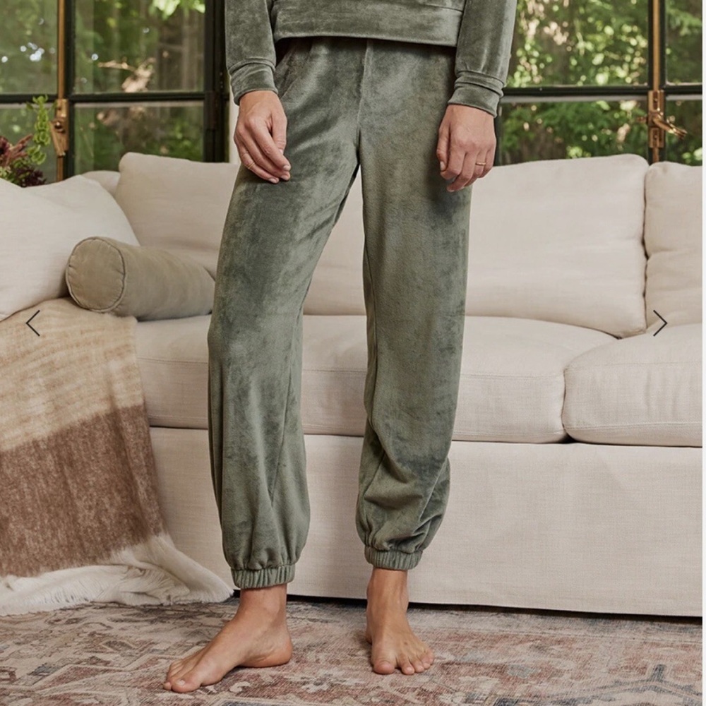 Summersalt The Plush Velour Jogger in Olive Green Size XL